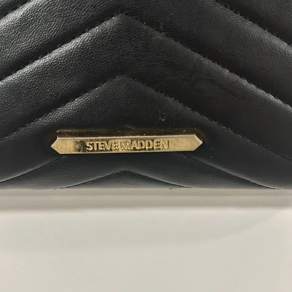 ⭐️SOLD⭐️
Steve Madden Black and Gold Crossbody - Picture 8 of 14